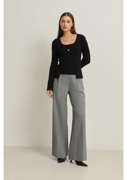 Siyah Tek Düğme Detaylı Hırka ve Kalın Askılı Kolsuz Bluz Triko Takım