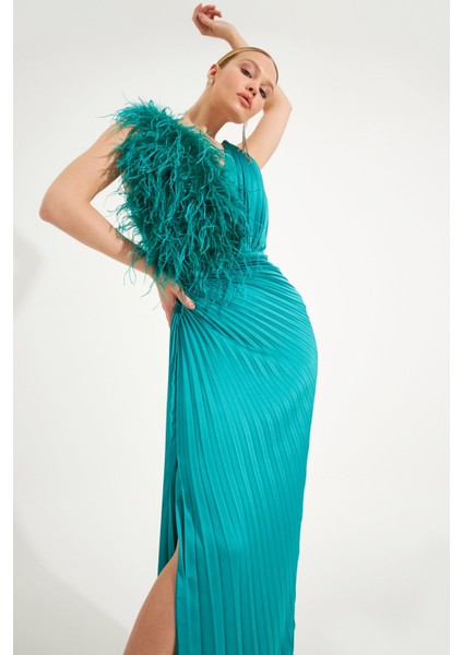 Aqua Yeşil Omuzda Tüy Detaylı V Yaka Yırtmaçlı Abiye Elbise