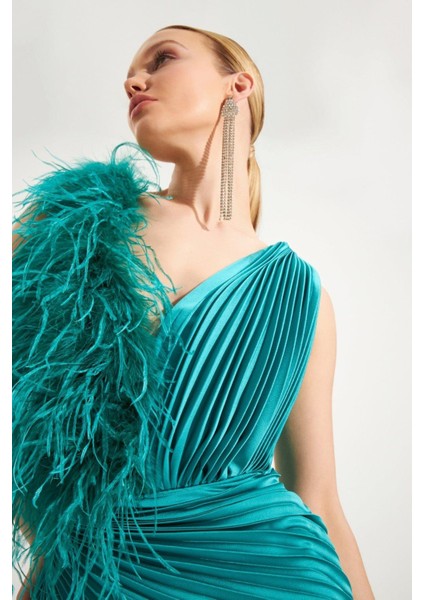 Aqua Yeşil Omuzda Tüy Detaylı V Yaka Yırtmaçlı Abiye Elbise fiyatları