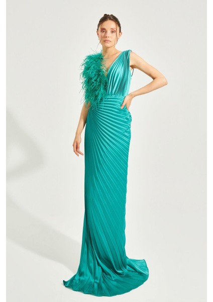 Aqua Yeşil Omuzda Tüy Detaylı V Yaka Yırtmaçlı Abiye Elbise modelleri