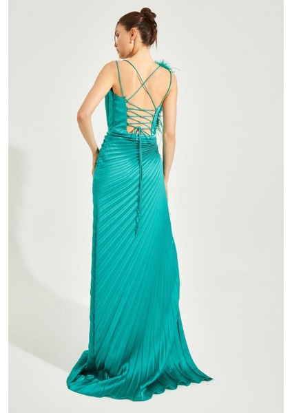 Aqua Yeşil Omuzda Tüy Detaylı V Yaka Yırtmaçlı Abiye Elbise fırsatları