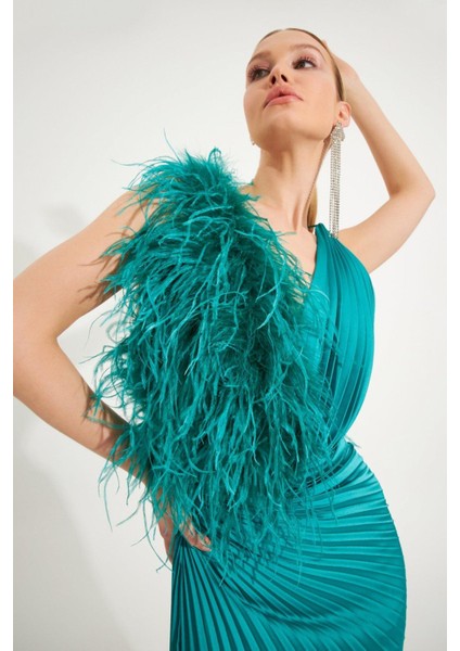 Aqua Yeşil Omuzda Tüy Detaylı V Yaka Yırtmaçlı Abiye Elbise