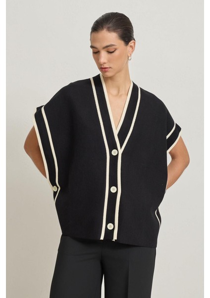 Siyah Çizgi Detaylı Panço Triko