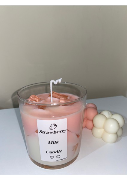 Iced Strawberry Milk Buzlu Çilekli Süt Mum (Çilek Kokulu) modelleri