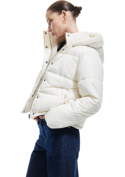 Kapüşonlu Fermuarlı Içi Peluş Çıtçıt Düğmeli Cepli Şişme Mont fiyatları