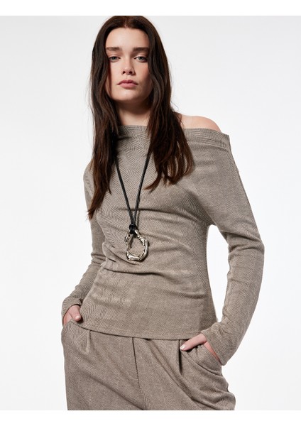 x Şahika Ercümen - Slim Fit Uzun Kollu Asimetrik Yaka Açık Omuz Bluz
