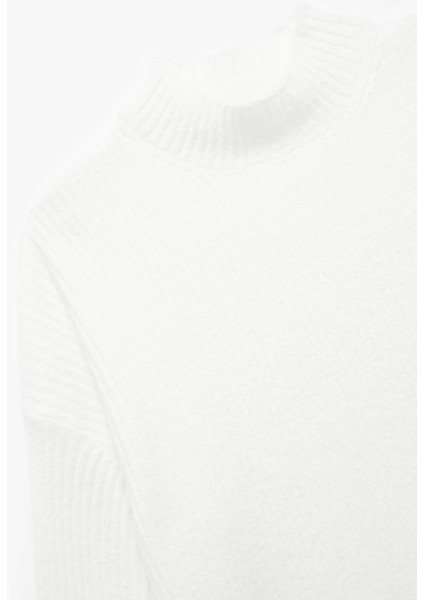 Rahat Kalıp Dik Yaka Dokulu Triko Kazak indirimleri