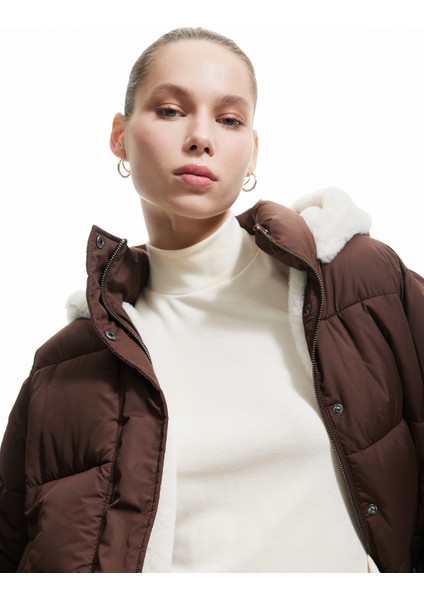 Kapüşonlu Fermuarlı Içi Peluş Çıtçıt Düğmeli Cepli Şişme Mont modelleri