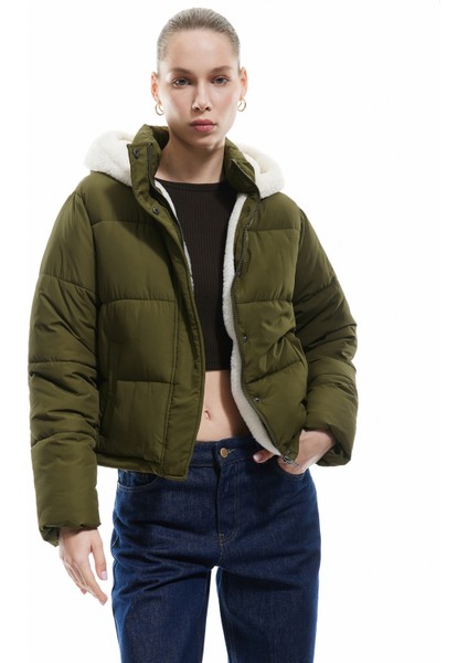 Kapüşonlu Fermuarlı Içi Peluş Çıtçıt Düğmeli Cepli Şişme Mont fiyatları