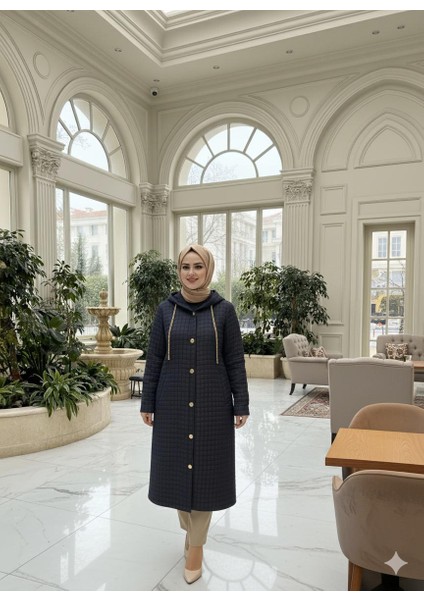 Kadın Kapitone Kapüşonlu Uzun Kaban – Cepli, Astarlı, Kışlık Tesettür Mont