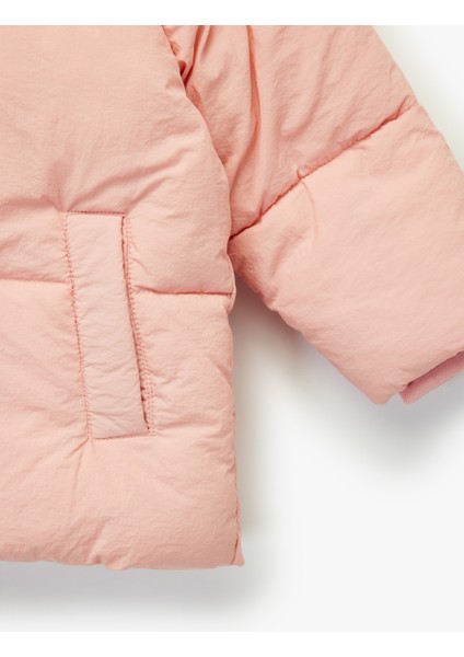 Kapşonlu Cepli Uzun Kollu Fermuarlı Şişme Mont modelleri