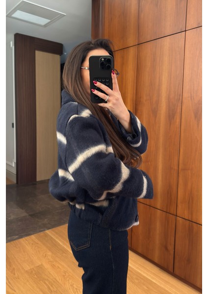 Ekose Desen Tüylü Bomber Mont- Lacivert indirimleri