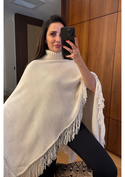 Püsküllü Triko Panço- Ekru indirimleri