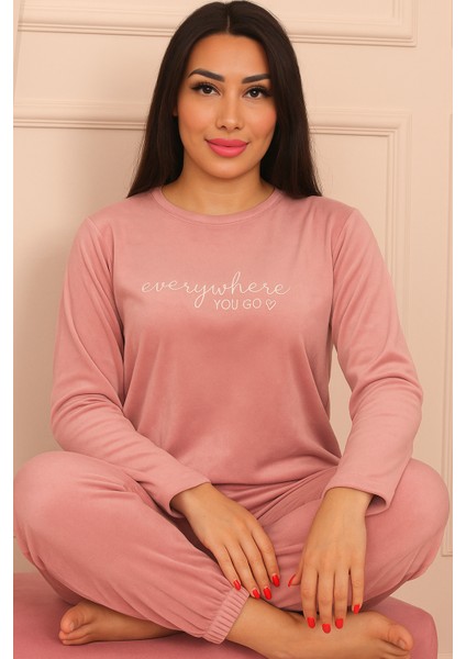 Kadın Sloganlı Uzun Kollu Paçası Manşetli Kadife Pijama Takımı