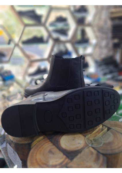 Siyah Chelsea Deri Kaymaz Taban Içi Yünlü Erkek Bot