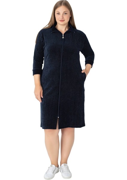 Kadın Büyük Beden Lacivert Çizgi Desenli Pamuklu Kadife Cepli Fermuarlı Truvakar Kollu Elbise