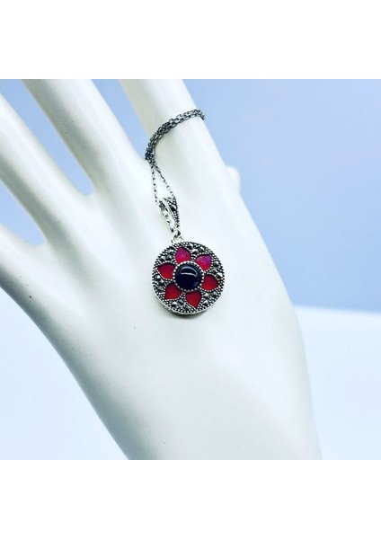 Oltu Taşı ve Kırmızı Mine Işçilikli 925 Ayar Gümüş Kolye fırsatları