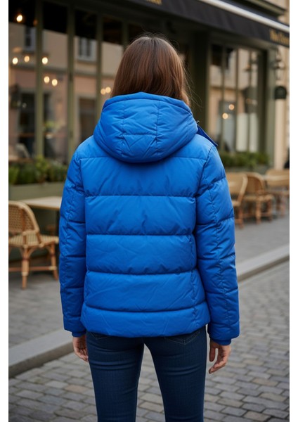 Kapüşonlu Yağmur ve Rüzgar Geçirmez Oversize Kadın Mont modelleri