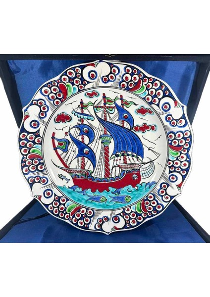 Kalyon Desenli Iznik Çini Tabak – Yeni Başlangıç ve Kariyer Hediyesi