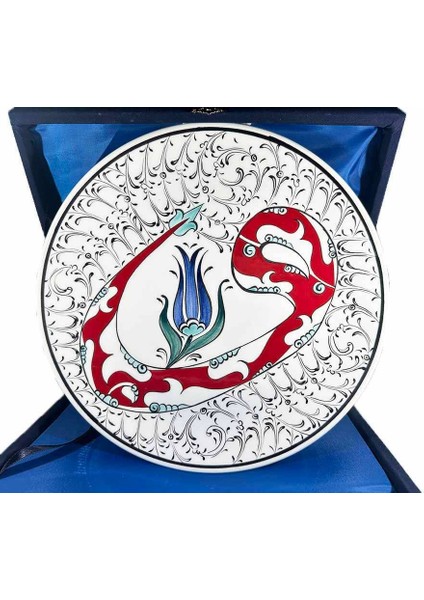 Osmanlı Vav Motifi Işlemeli Iznik Tabak – Manevi Armağan