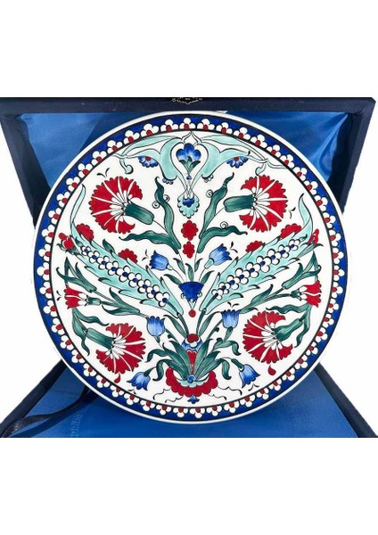Karanfil ve Mavi Çiçek Desenli Iznik Tabak – Protokol Hediyesi 25 cm