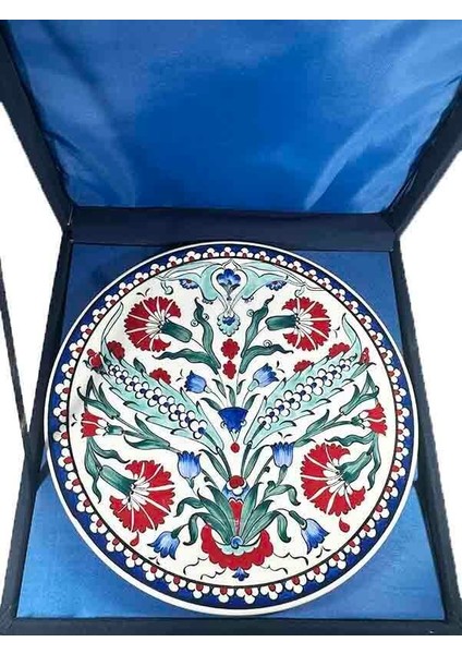 Karanfil ve Mavi Çiçek Desenli Iznik Tabak – Protokol Hediyesi 25 cm modelleri