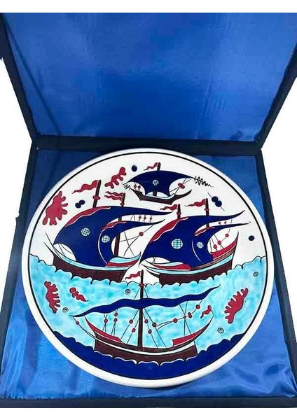 Gemili Iznik Çini Tabak 30 cm – El Yapımı Osmanlı Yelkenli Motif modelleri
