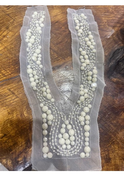 Beyaz Boncuk Işleme Yaka Dikiş Aksesuarı 32 cm