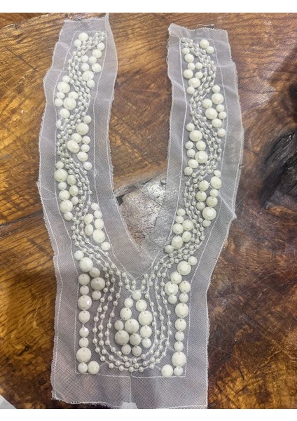 Beyaz Boncuk Işleme Yaka Dikiş Aksesuarı 32 cm fırsatları