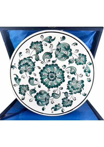 Tek Renk Lotus Kompozisyonlu Iznik Tabak – Minimal Şıklık