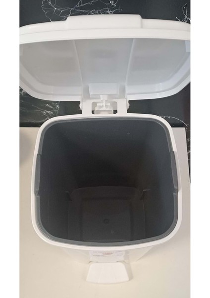 Merdem Pedallı Çöp Kovası Kare 1 No 5 Lt Beyaz ( MRD-121 ) modelleri