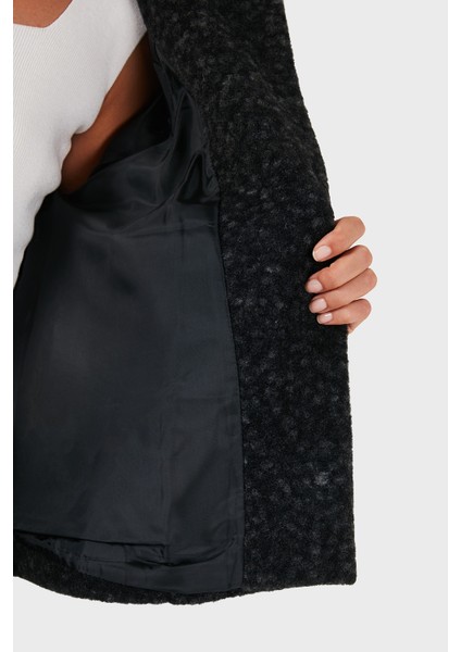 Via Dante Oversize Yumuşak Tüylü Kapüşonlu Truvakar Kol Astarlı Mont Bayan Mont 690919