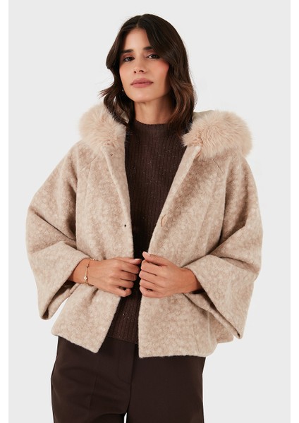 Via Dante Oversize Yumuşak Tüylü Kapüşonlu Truvakar Kol Astarlı Mont Bayan Mont 690919 fırsatları