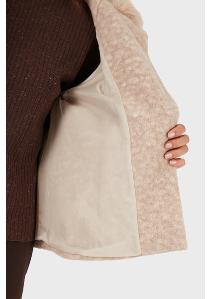 Via Dante Oversize Yumuşak Tüylü Kapüşonlu Truvakar Kol Astarlı Mont Bayan Mont 690919