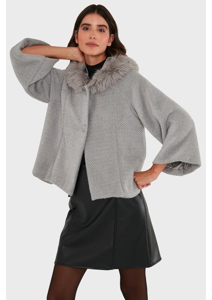 Via Dante Oversize Yumuşak Tüylü Kapüşon Truvakar Kollu Mont Bayan Mont 690920 fırsatları