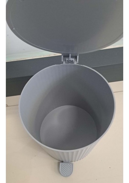 Özhavan Este Pedallı Çöp Kovası 8 Lt Gri ( Kod : 140 ) fırsatları