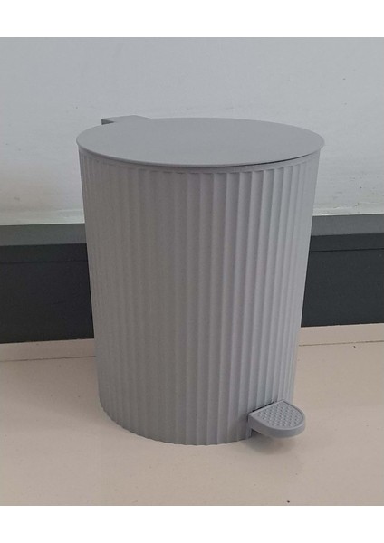 Özhavan Este Pedallı Çöp Kovası 8 Lt Gri ( Kod : 140 ) indirimleri