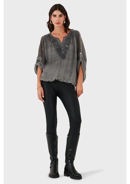 Via Dante Oversize V Yaka Pul Dantel Detaylı Bluz Bayan Bluz 690822 fiyatları