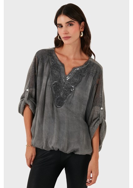 Via Dante Oversize V Yaka Pul Dantel Detaylı Bluz Bayan Bluz 690822 indirimleri