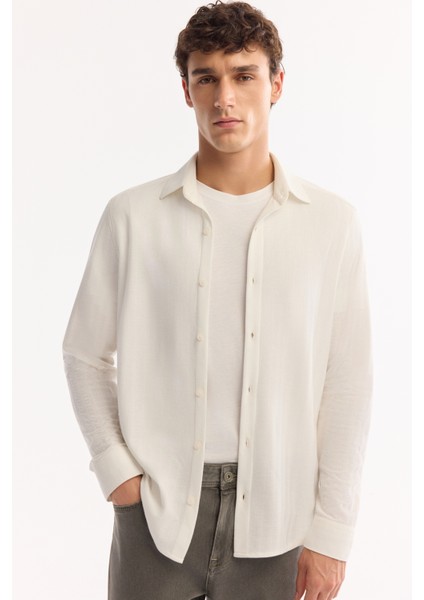 Erkek Beyaz Klasik Yaka Viskon Karışımlı Soft Touch Dokulu Regular Fit Gömlek A52Y2080