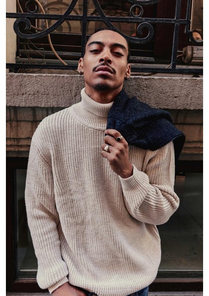 Erkek Oversize Balıkçı Yaka Boğazlı Kazak Bej fırsatları