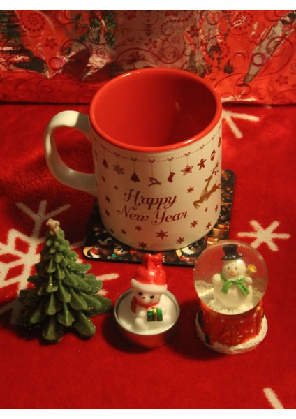 Yılbaşına Özel Kutulu Hediye Seti - Yeni Yıl Kupa & Kar Küresi & Bardak Altlığı & Yılbaşı Mumu fiyatları