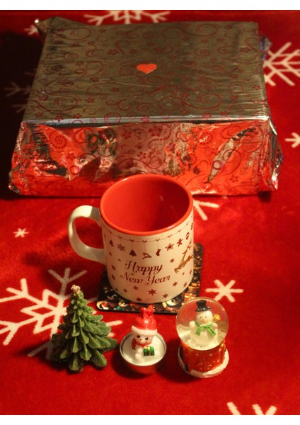 Yılbaşına Özel Kutulu Hediye Seti - Yeni Yıl Kupa & Kar Küresi & Bardak Altlığı & Yılbaşı Mumu