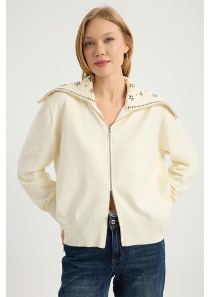 Çiçek Motifli Hırka