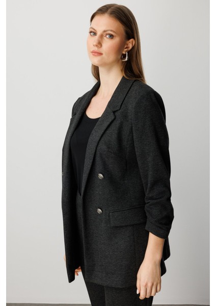 Kolu Büzgülü Kapak Cepli Ceket 5587-26K modelleri