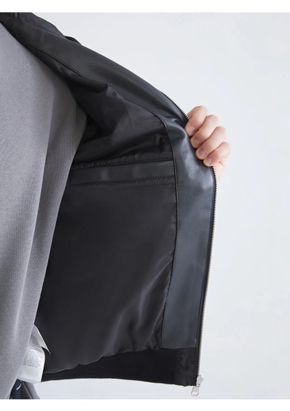 Xsıde Siyah Standart Kalıp Kapüşonlu Erkek Deri Görünümlü Ceket fırsatları