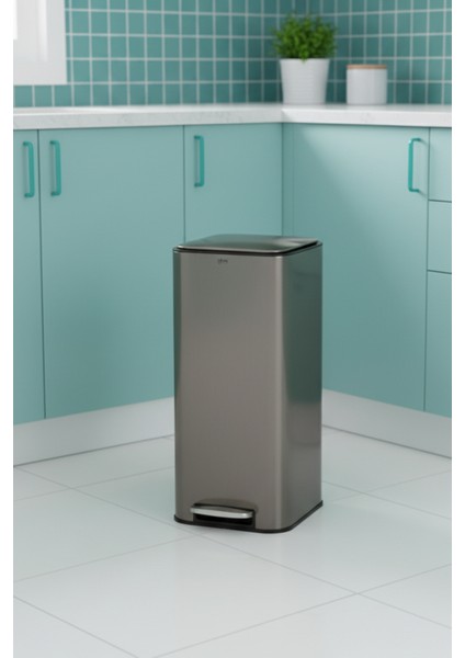 Delta 30 L Kare Pedallı Çöp Kovası Gri | Yavaş Kapanma, Kolay Temizlik Çıkarılabilir Yıkanabilir İç Sepet modelleri