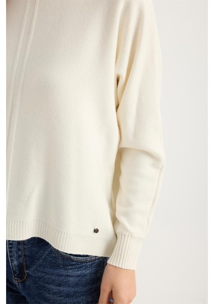 Kıvrık Yuvarlak Triko fırsatları