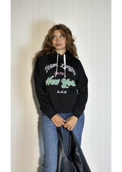 Kadın Kapüşonlu Baskı Detaylı Uzun Kol Oversize Sweatshirt