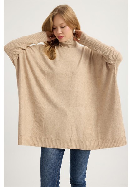 Dik Yaka Geniş Kesim Triko